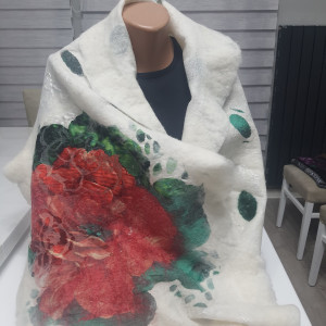 Rose Patterned Felt Shawl